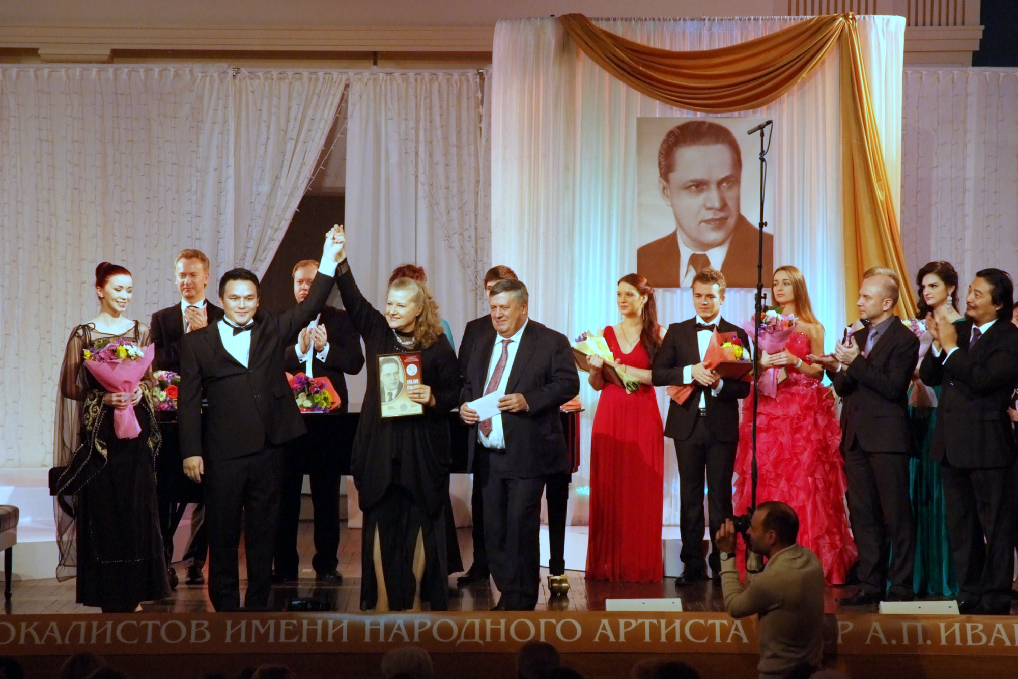 Ч.Бадрал, Т.Энхбат нарт мөнгөн шагнал олгов